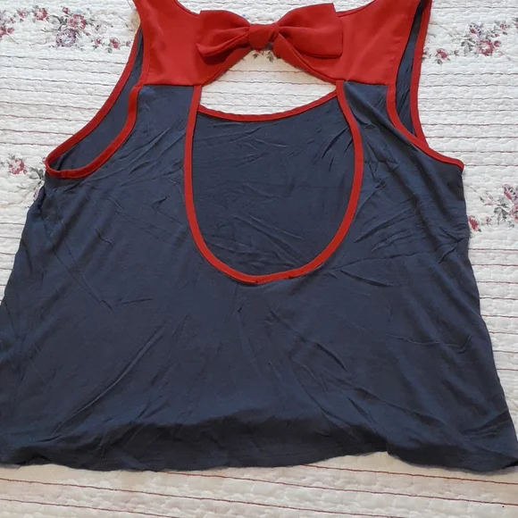 Keyhole Back Tank Top - Picture 2 of 5